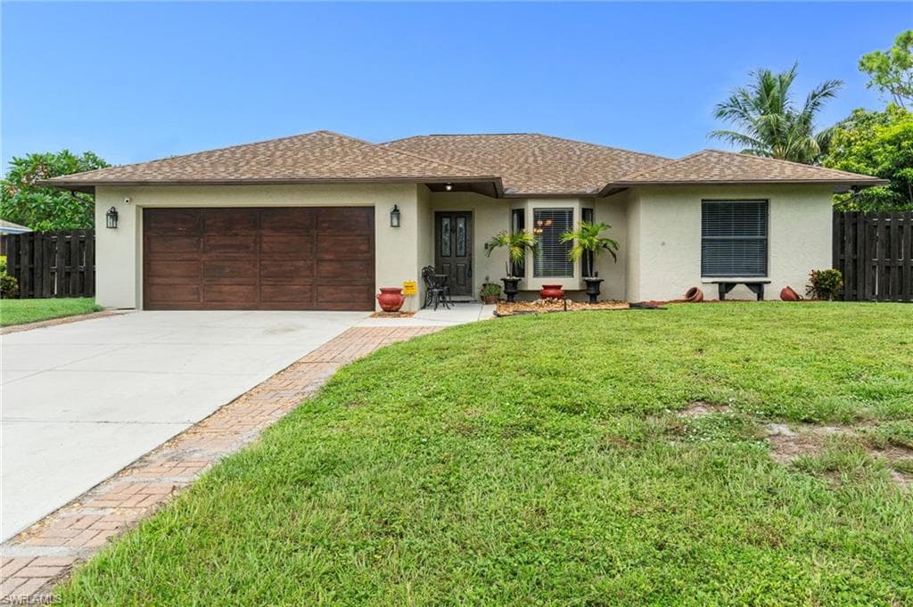 5017 28th Ave SW, Naples, FL 34116-2