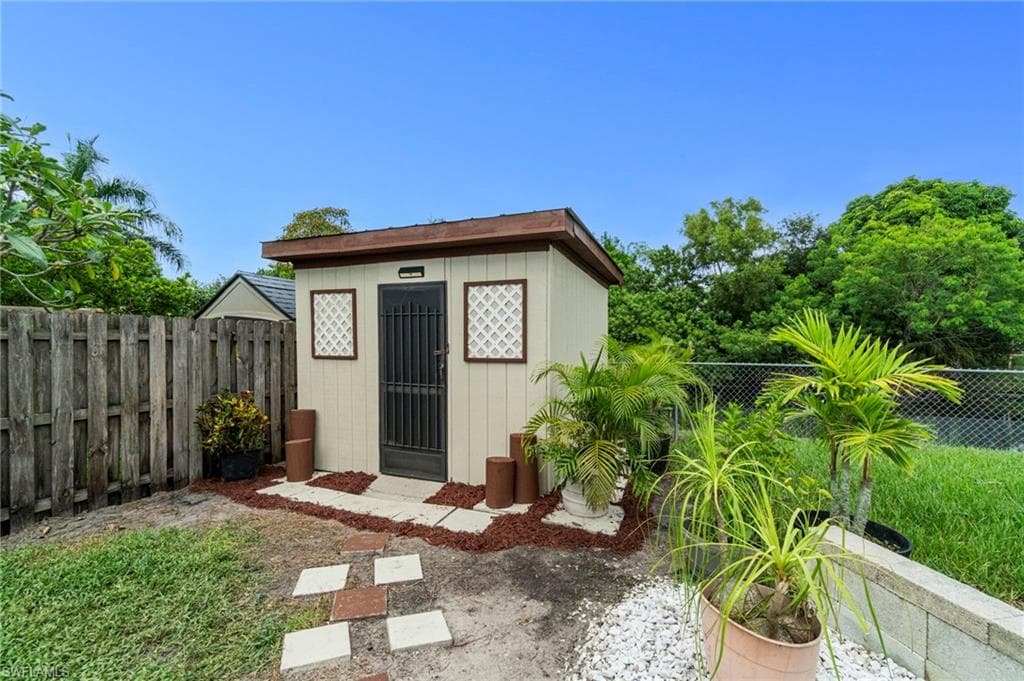 5017 28th Ave SW, Naples, FL 34116-38