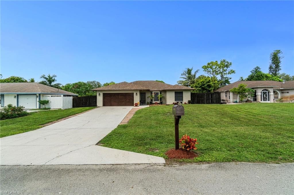 5017 28th Ave SW, Naples, FL 34116-3