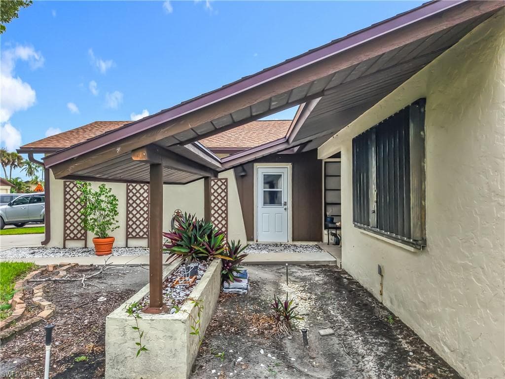 183 Round Key Cir D4, Naples, FL 34112-9