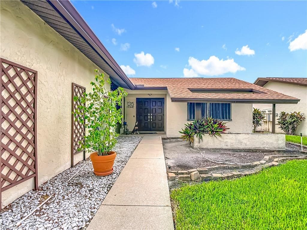 183 Round Key Cir D4, Naples, FL 34112-10