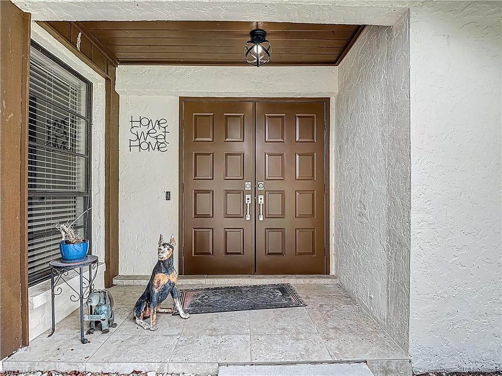 183 Round Key Cir D4, Naples, FL 34112-11