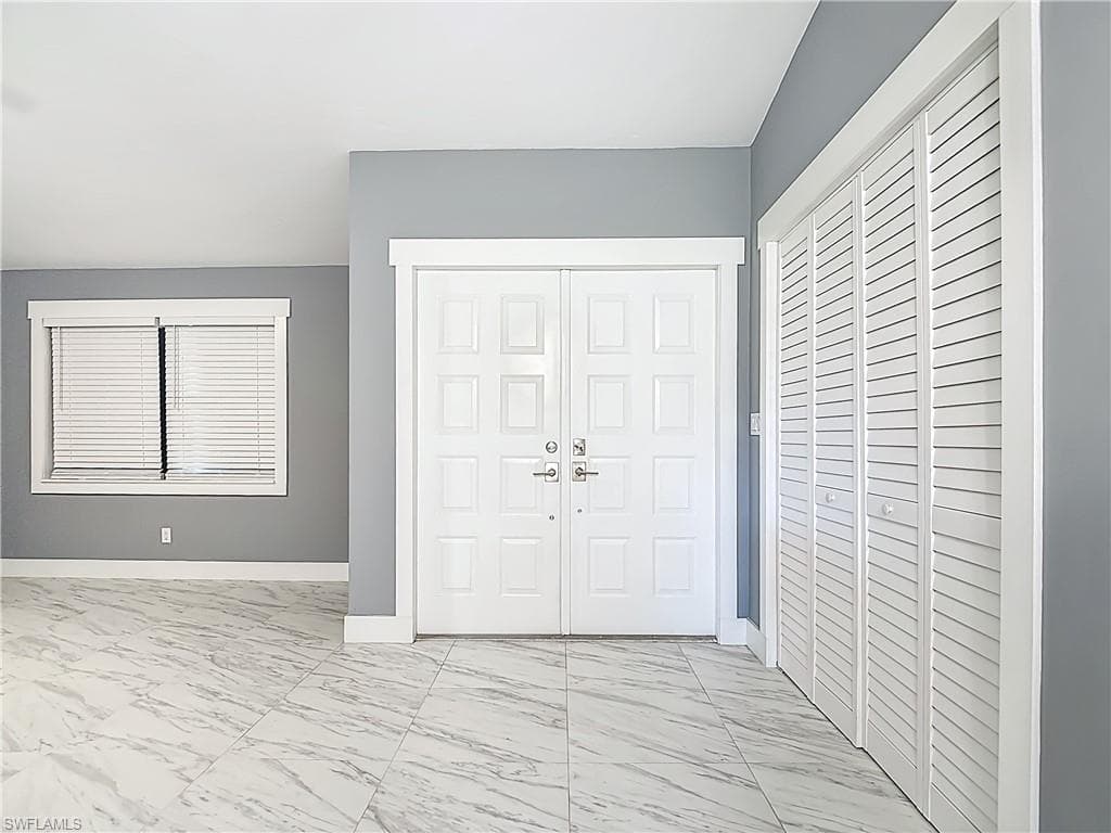 183 Round Key Cir D4, Naples, FL 34112-12