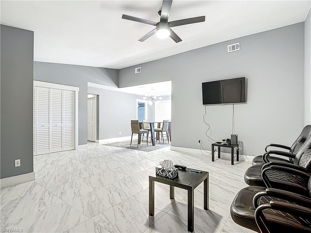 183 Round Key Cir D4, Naples, FL 34112-16