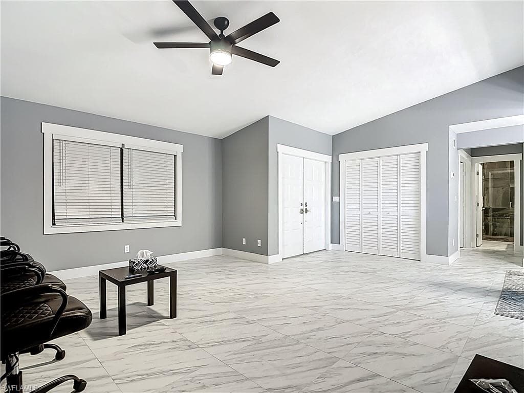 183 Round Key Cir D4, Naples, FL 34112-17