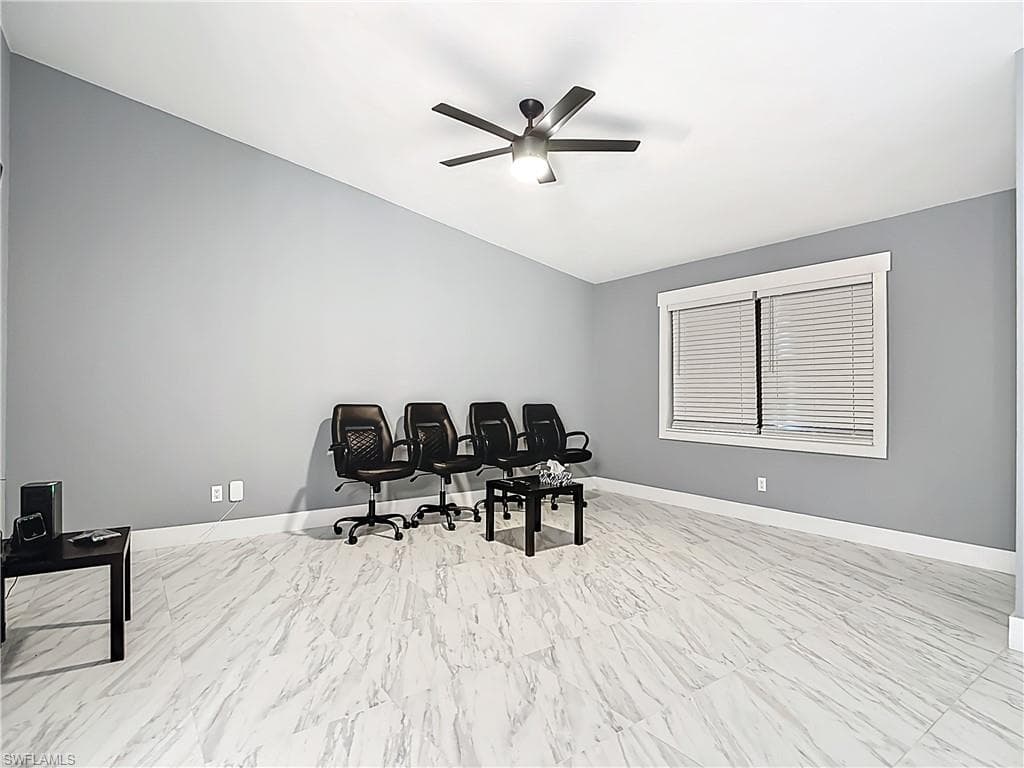 183 Round Key Cir D4, Naples, FL 34112-19