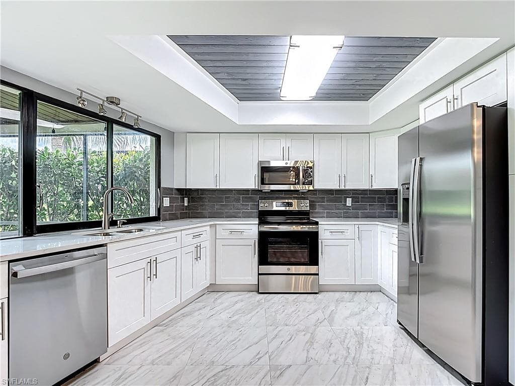 183 Round Key Cir D4, Naples, FL 34112-24