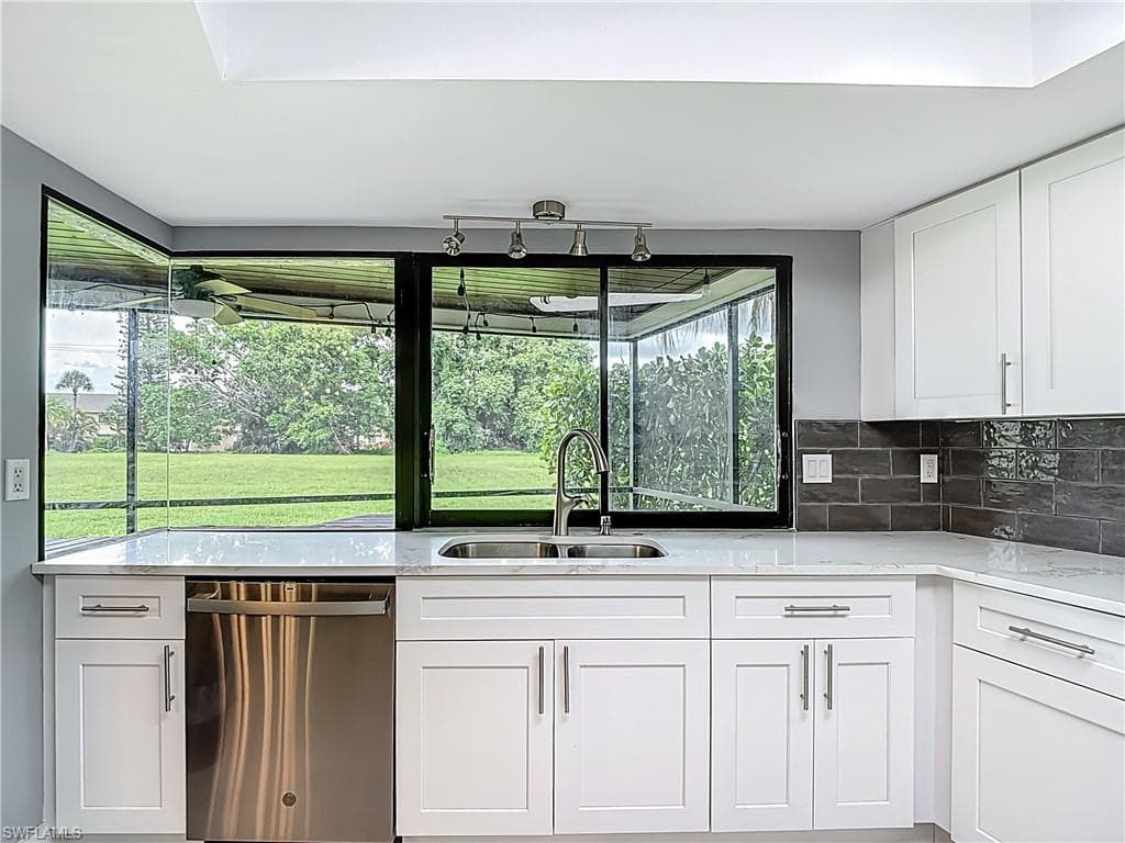 183 Round Key Cir D4, Naples, FL 34112-26