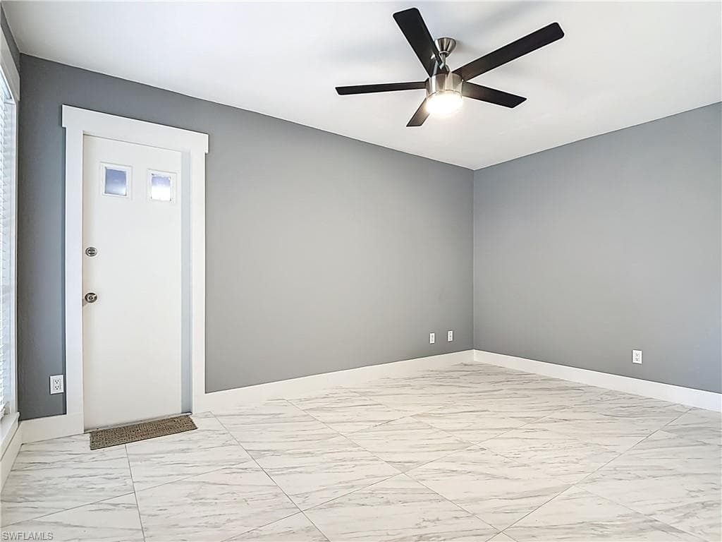 183 Round Key Cir D4, Naples, FL 34112-27