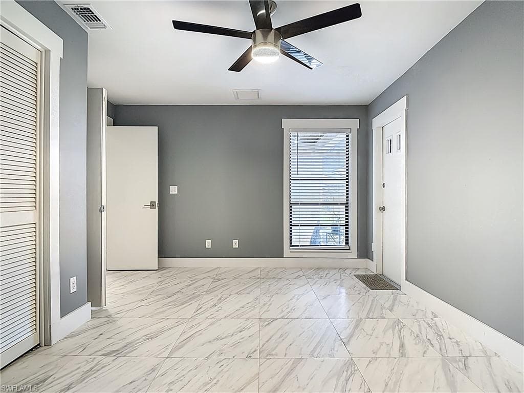 183 Round Key Cir D4, Naples, FL 34112-28