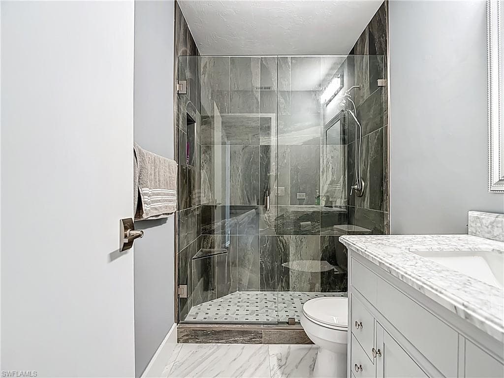 183 Round Key Cir D4, Naples, FL 34112-30