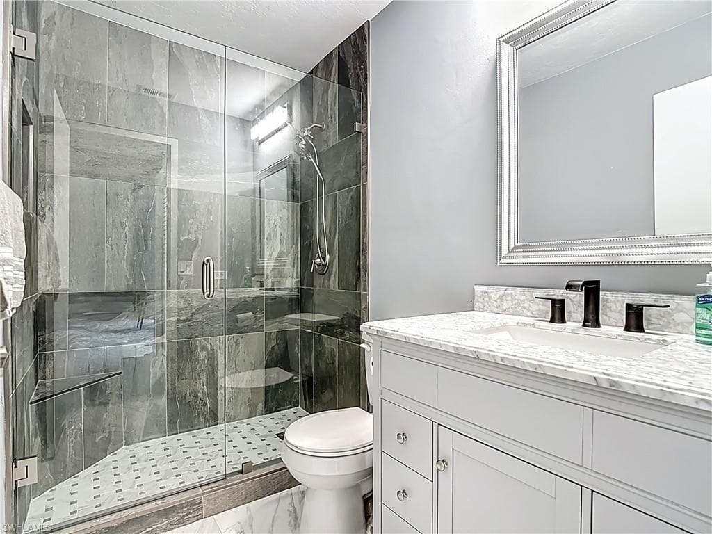 183 Round Key Cir D4, Naples, FL 34112-31