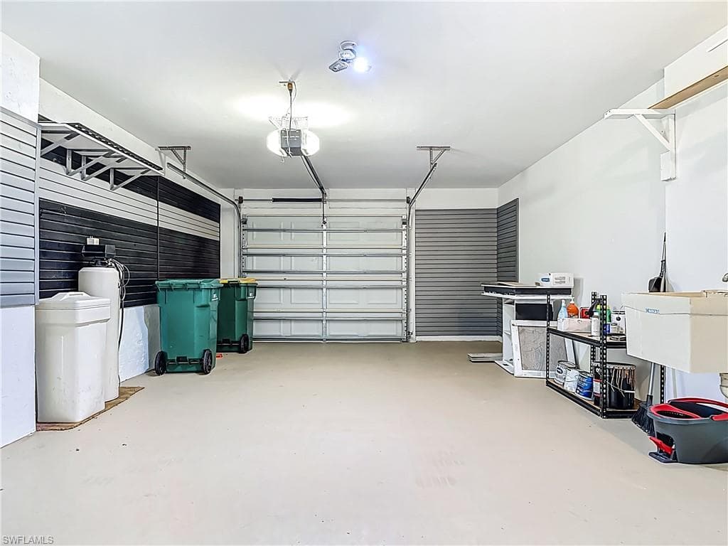183 Round Key Cir D4, Naples, FL 34112-42