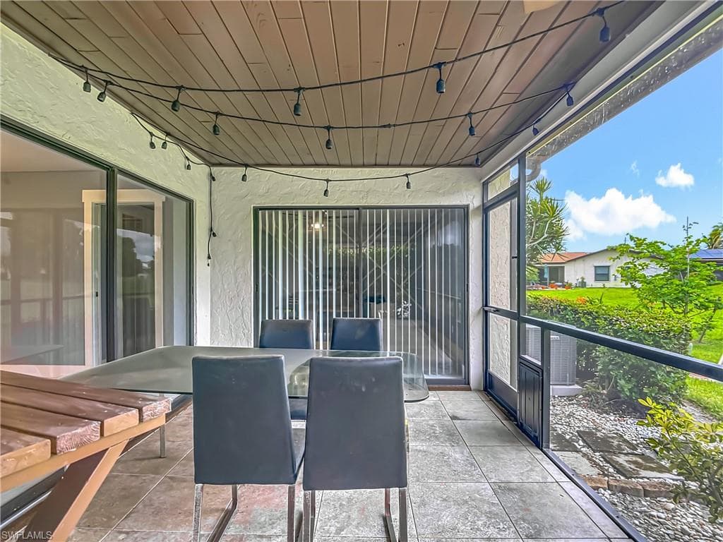 183 Round Key Cir D4, Naples, FL 34112-46