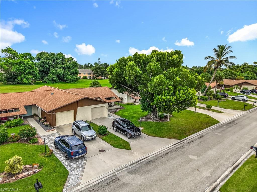 183 Round Key Cir D4, Naples, FL 34112-6