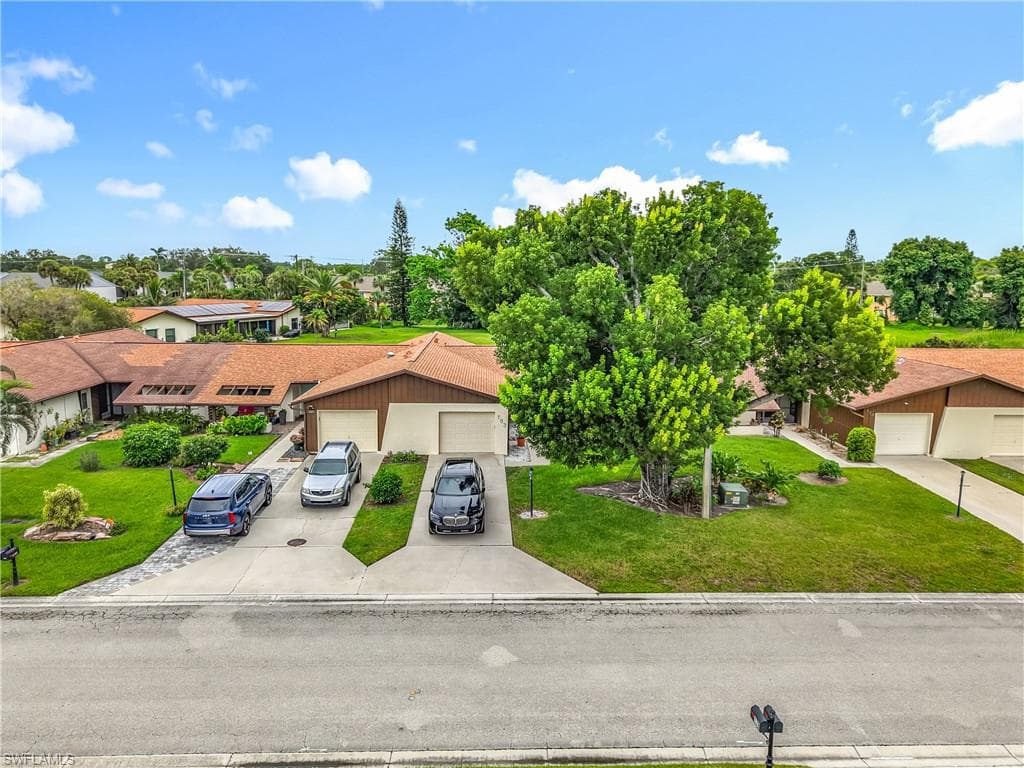 183 Round Key Cir D4, Naples, FL 34112-7