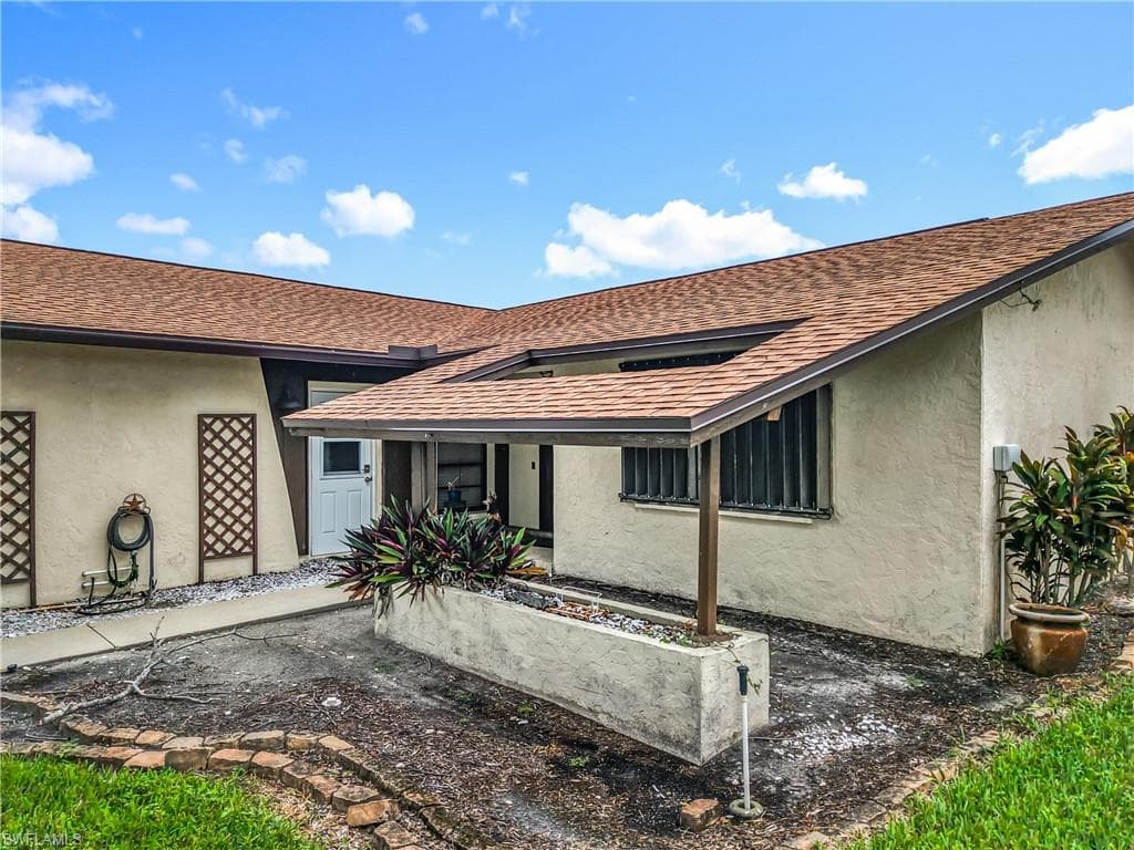 183 Round Key Cir D4, Naples, FL 34112-8