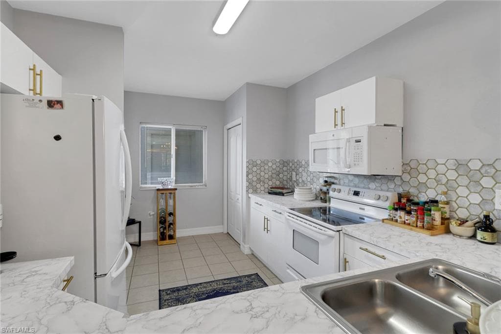 7835 Regal Heron Cir 204, Naples, FL 34104-26