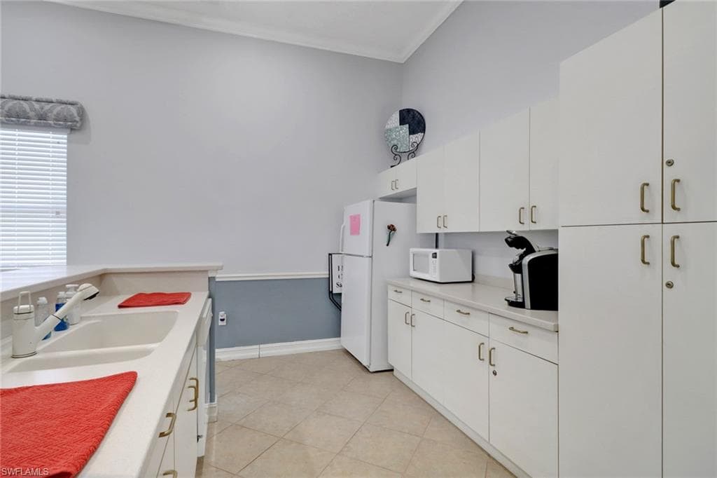 7835 Regal Heron Cir 204, Naples, FL 34104-30