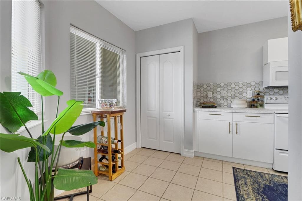 7835 Regal Heron Cir 204, Naples, FL 34104-3