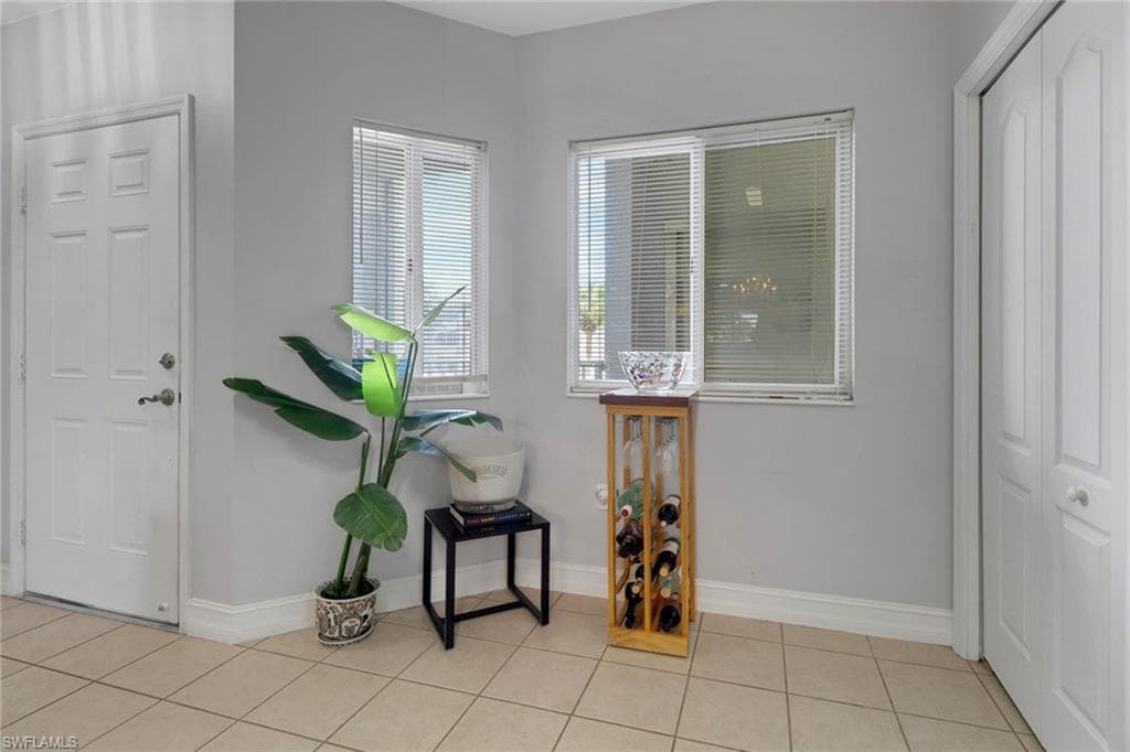 7835 Regal Heron Cir 204, Naples, FL 34104-4