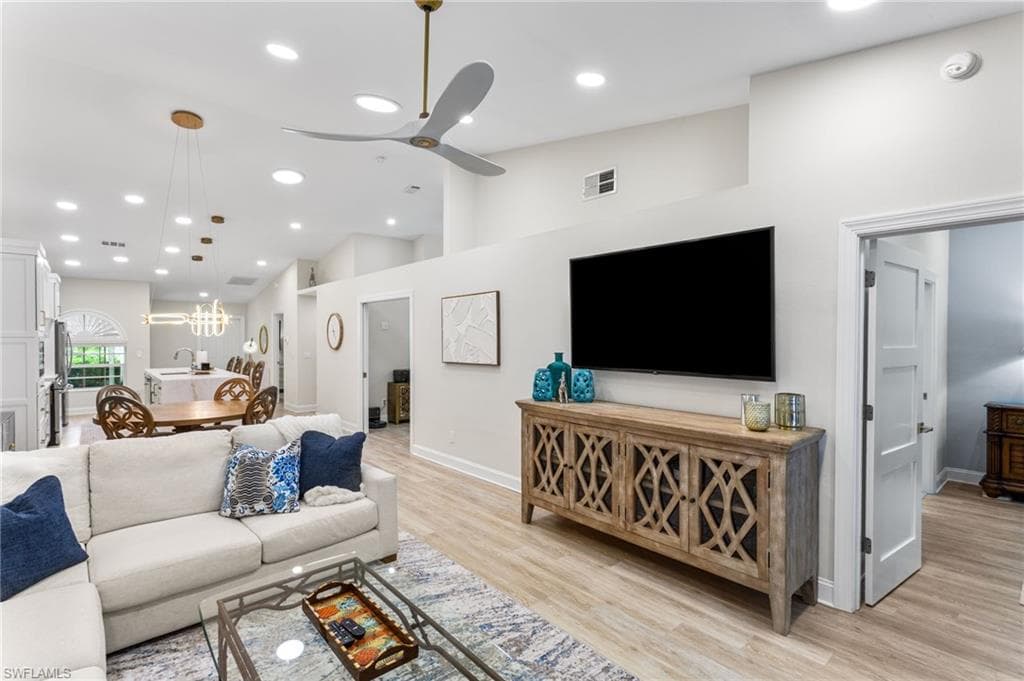 754 Wiggins Bay 14l Dr, Naples, FL 34110-11
