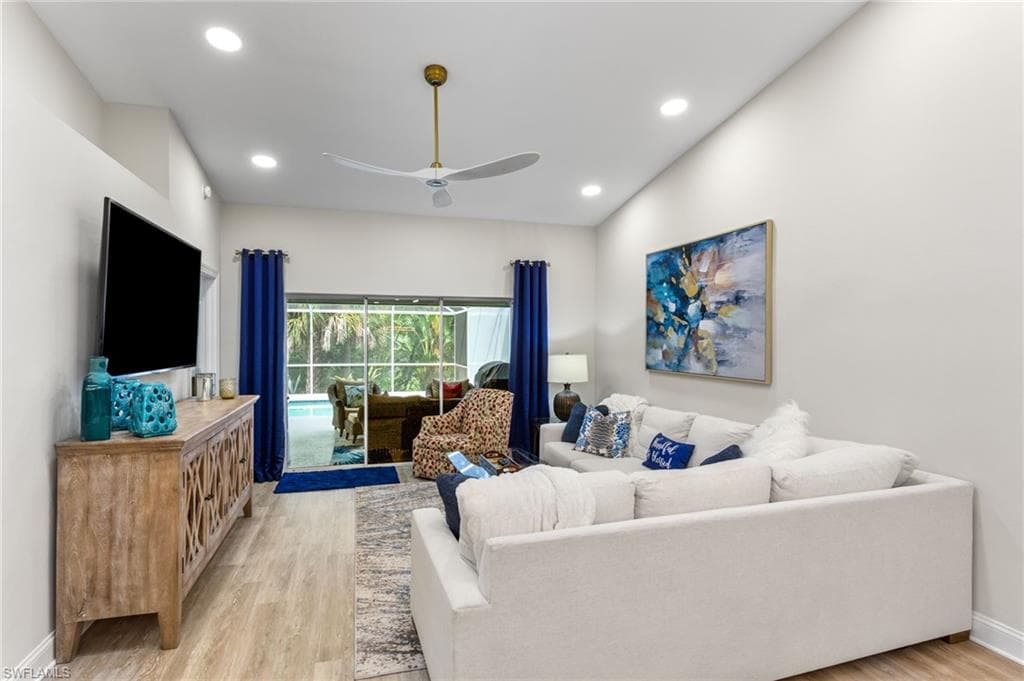 754 Wiggins Bay 14l Dr, Naples, FL 34110-12