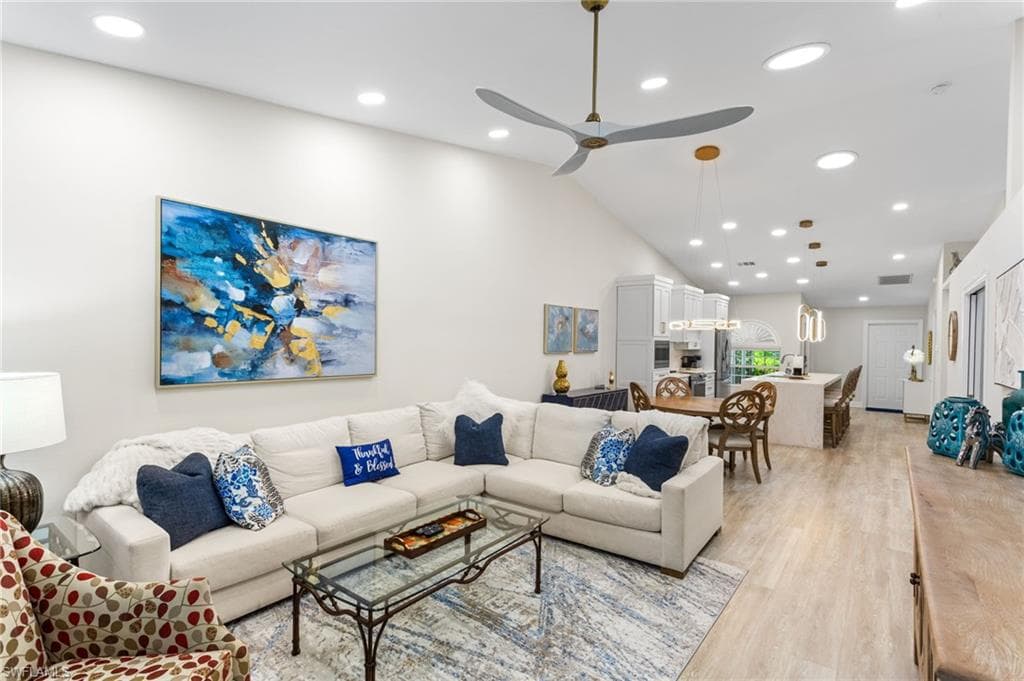 754 Wiggins Bay 14l Dr, Naples, FL 34110-13