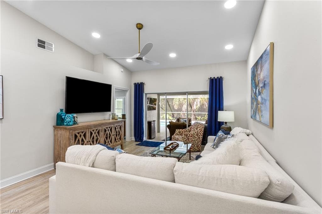 754 Wiggins Bay 14l Dr, Naples, FL 34110-14