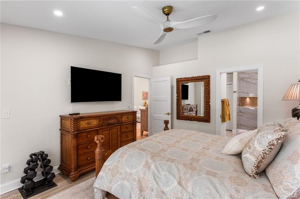 754 Wiggins Bay 14l Dr, Naples, FL 34110-16
