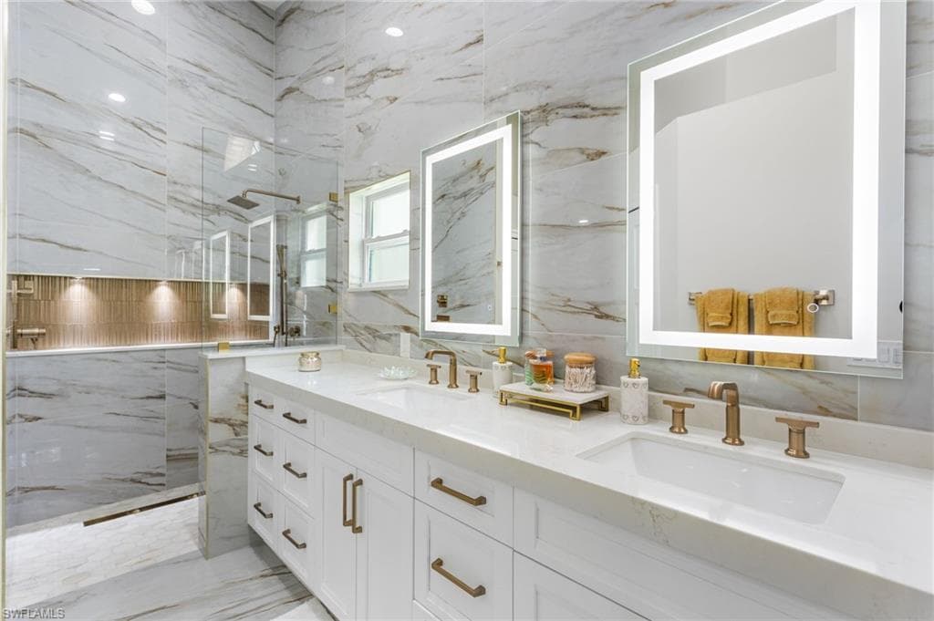 754 Wiggins Bay 14l Dr, Naples, FL 34110-19