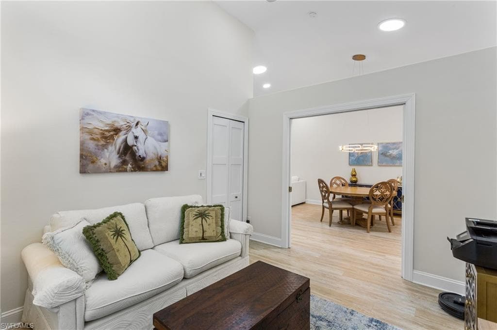 754 Wiggins Bay 14l Dr, Naples, FL 34110-23