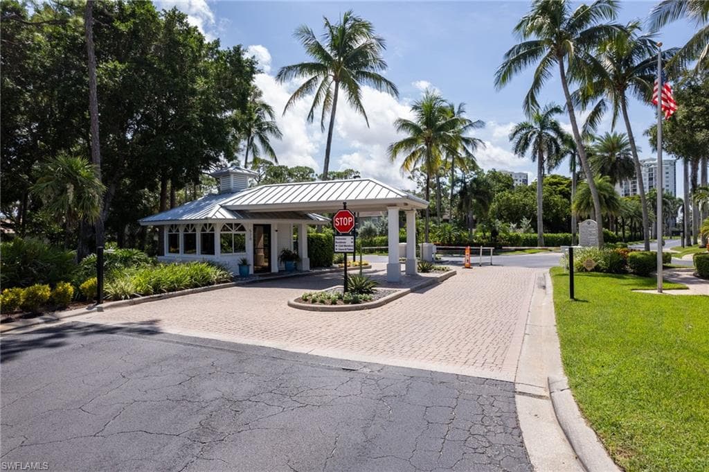 754 Wiggins Bay 14l Dr, Naples, FL 34110-37