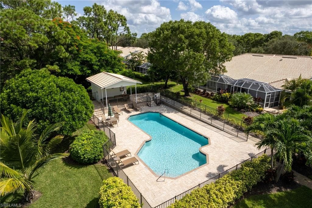 754 Wiggins Bay 14l Dr, Naples, FL 34110-38