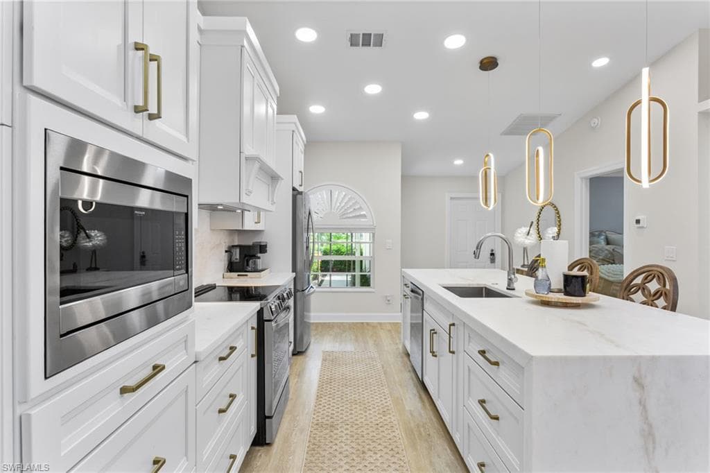 754 Wiggins Bay 14l Dr, Naples, FL 34110-4