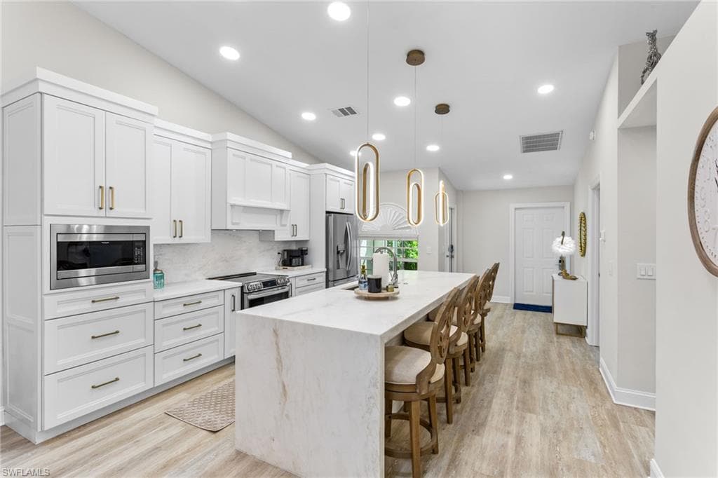 754 Wiggins Bay 14l Dr, Naples, FL 34110-5