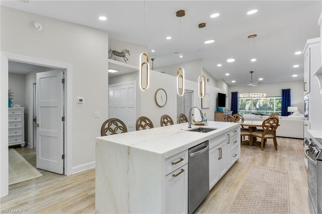 754 Wiggins Bay 14l Dr, Naples, FL 34110-7