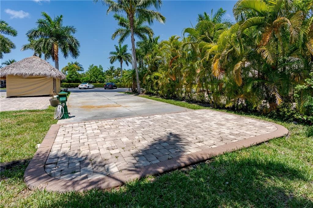 13430 Ladyfish Ln, Naples, FL 34114-10