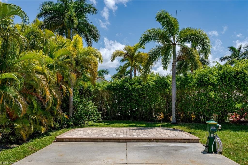 13430 Ladyfish Ln, Naples, FL 34114-11