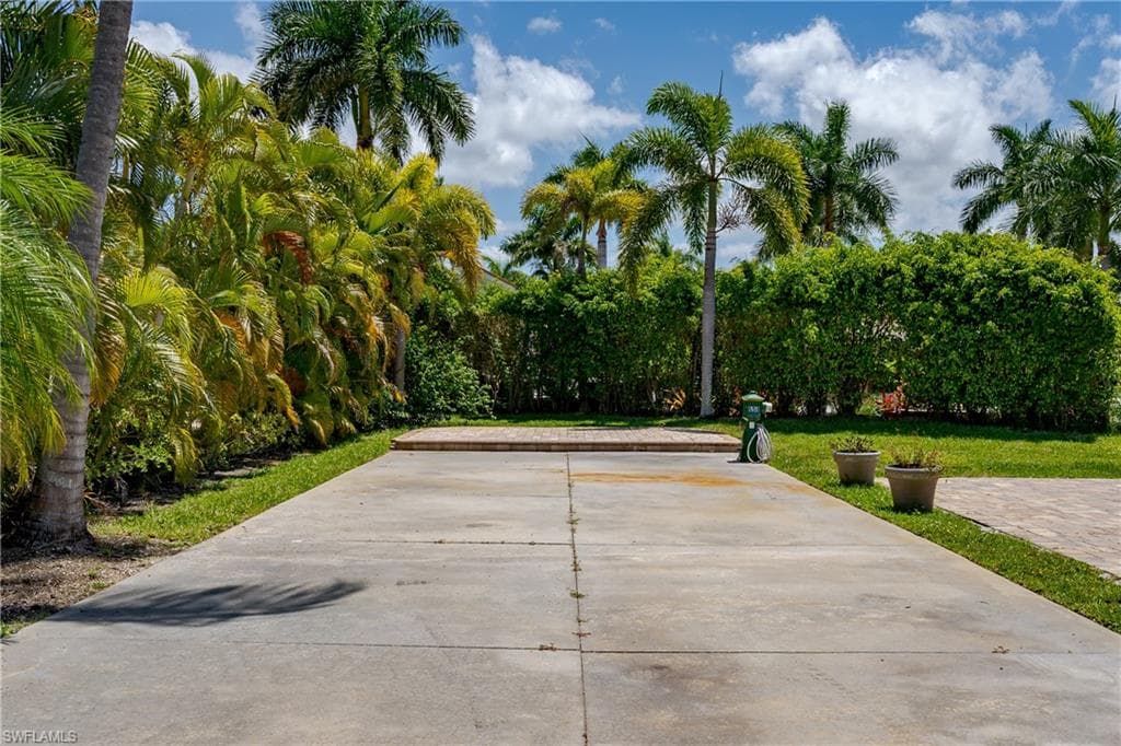 13430 Ladyfish Ln, Naples, FL 34114-12