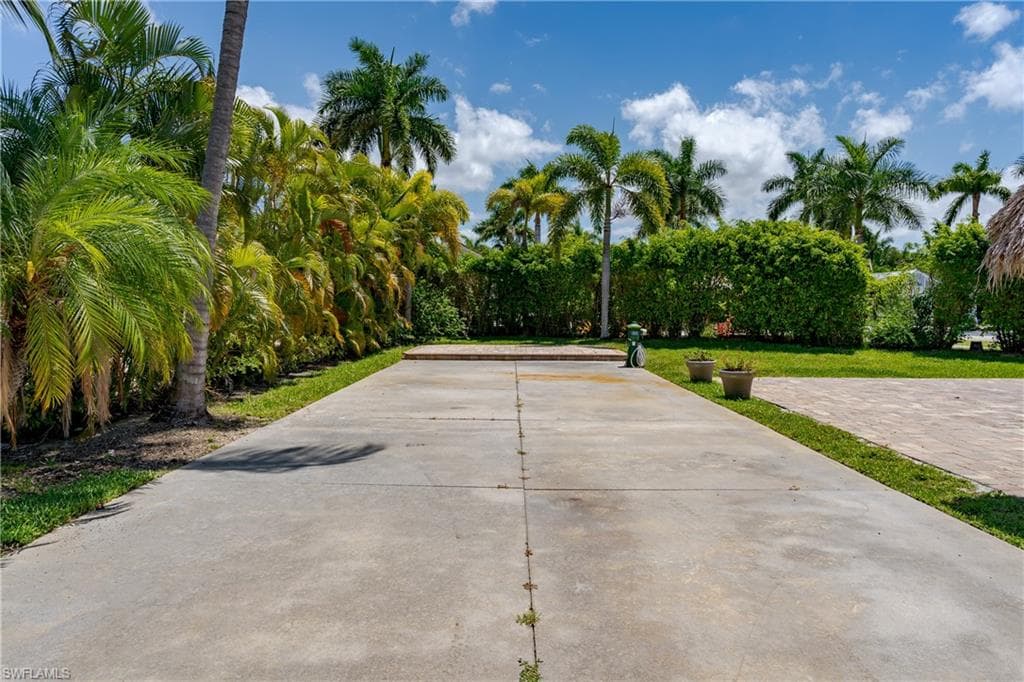 13430 Ladyfish Ln, Naples, FL 34114-15