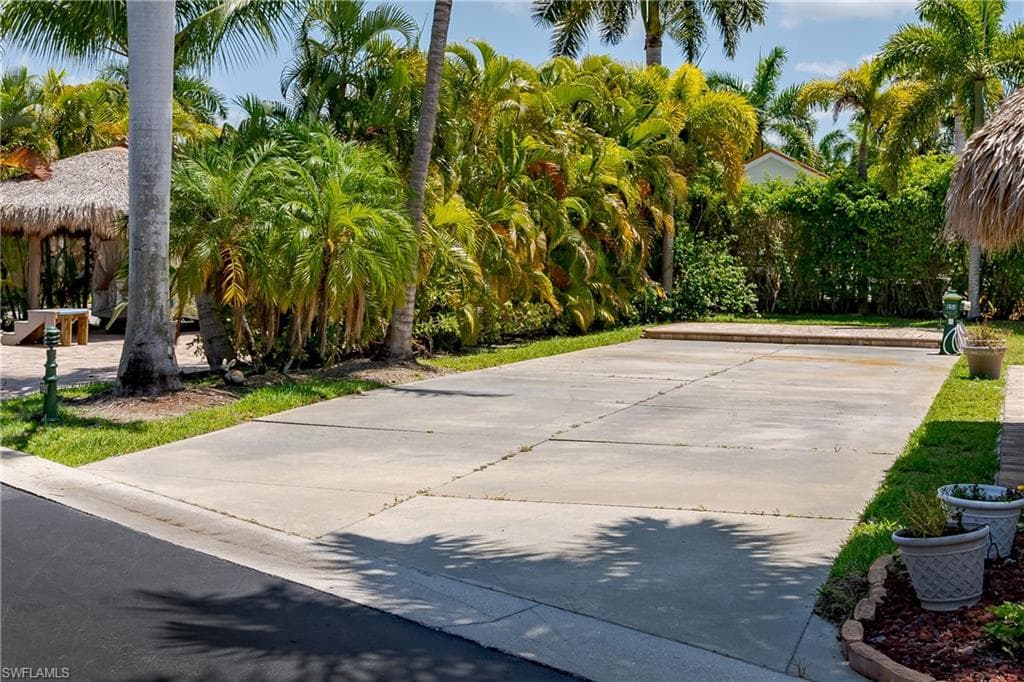 13430 Ladyfish Ln, Naples, FL 34114-16