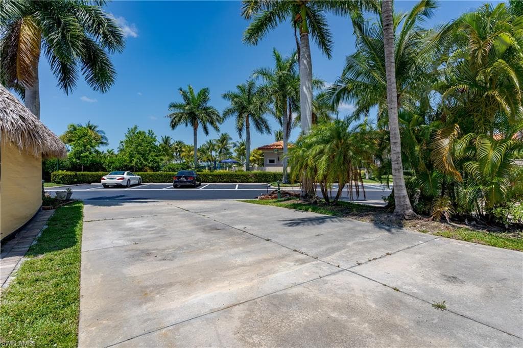 13430 Ladyfish Ln, Naples, FL 34114-18