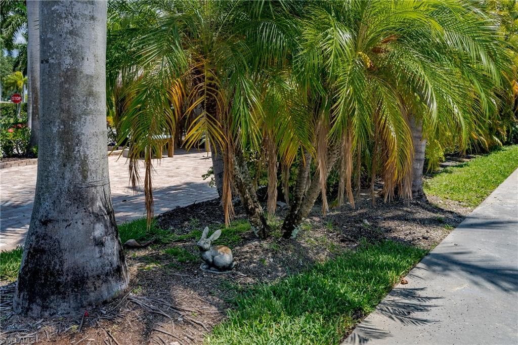 13430 Ladyfish Ln, Naples, FL 34114-1