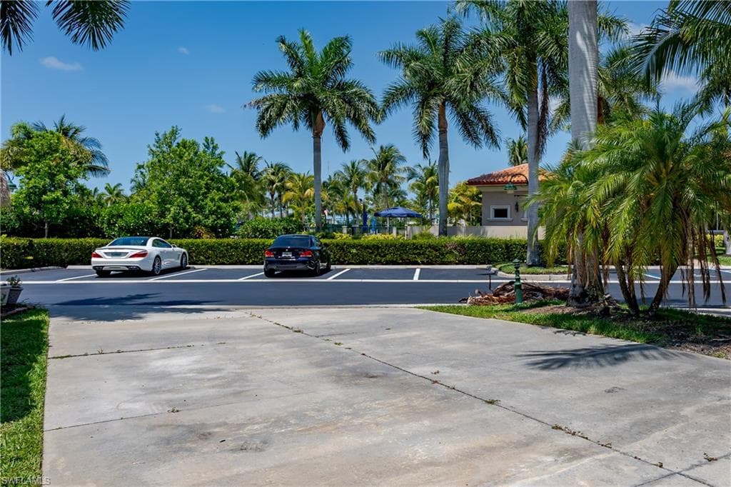 13430 Ladyfish Ln, Naples, FL 34114-19