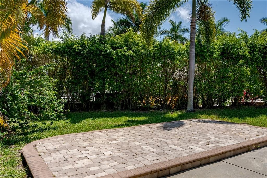 13430 Ladyfish Ln, Naples, FL 34114-7