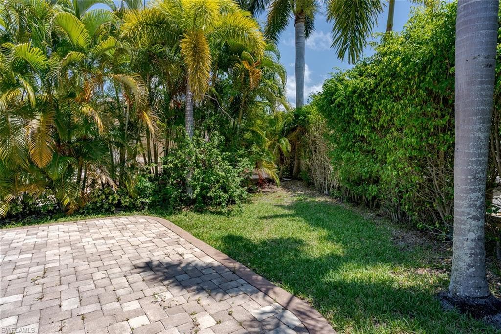 13430 Ladyfish Ln, Naples, FL 34114-8