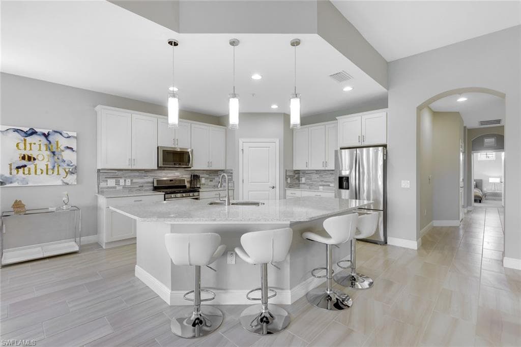 2185 Frangipani Cir 202, Naples, FL 34120-9