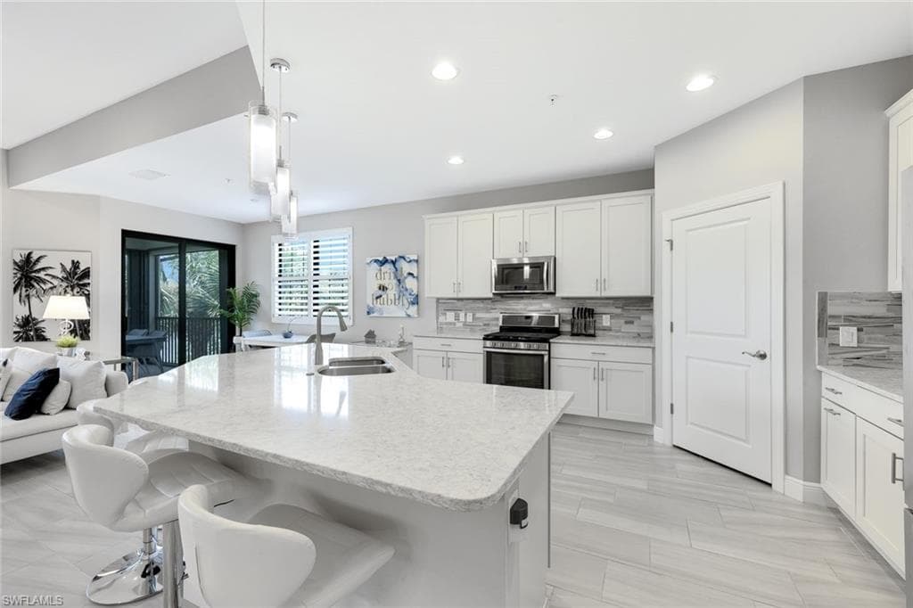 2185 Frangipani Cir 202, Naples, FL 34120-11