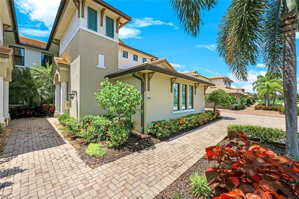 2185 Frangipani Cir 202, Naples, FL 34120-28